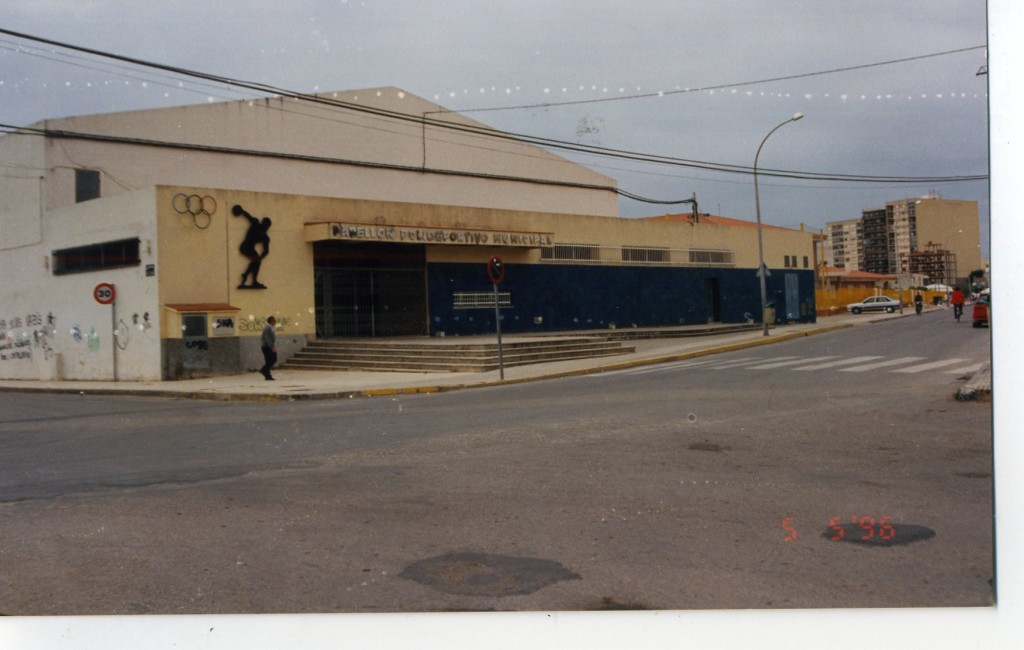 134  5  DE  MAYO  1996  - FACHADA POLIDEPORTIVO